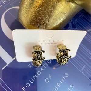 CC Vintage Gold Mini Hoop Earrings E6